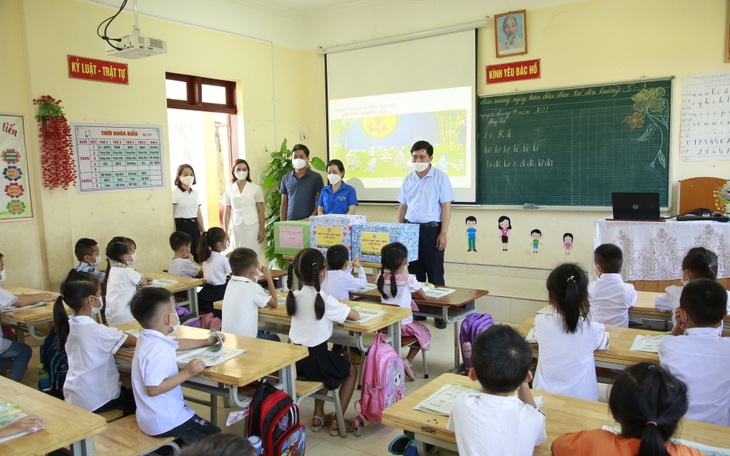 Học sinh 8 xã, thị trấn Tiên Yên, Quảng Ninh phải tạm dừng đến trường 