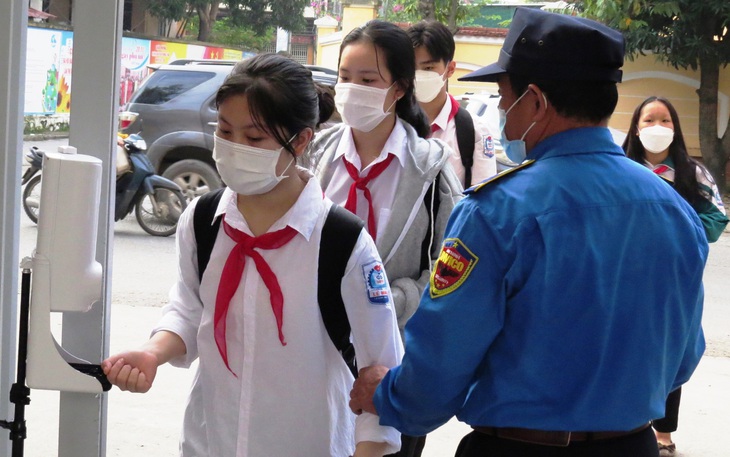Nghệ An được phân bổ gần 100 ngàn liều vaccine tiêm cho trẻ, nhiều khối học ở TP Vinh đến trường   - Ảnh 2.
