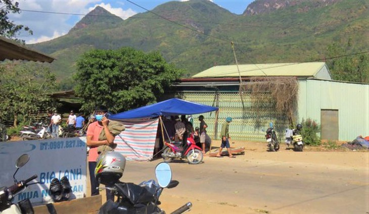 Nguyên nhân ô tô chở học sinh đang chạy bất ngờ rơi cánh cửa khiến 1 em tử vong - Ảnh 2.