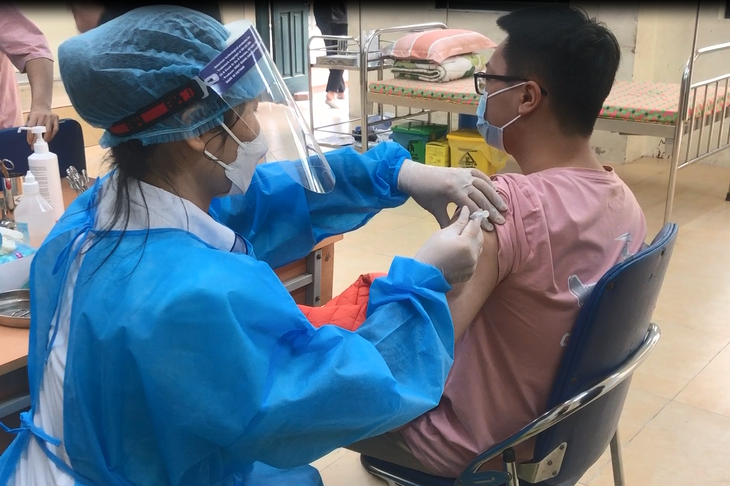 Chiều 5/12: Cả nước đã tiêm gần 127,5 triệu liều vaccine phòng COVID-19; 4 tỉnh nào có tỷ lệ tiêm mũi 1 thấp nhất? - Ảnh 1. Chiều 5/12: Cả nước đã tiêm gần 127,5 triệu liều vaccine phòng COVID-19; 4 tỉnh nào có tỷ lệ tiêm mũi 1 thấp nhất? - Ảnh 1.