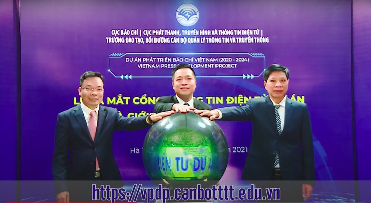 Ra mắt cổng thông tin điện tử dự án phát triển báo chí và giới thiệu sách 2021 - Ảnh 1. Ra mắt cổng thông tin điện tử dự án phát triển báo chí và giới thiệu sách 2021 - Ảnh 1.
