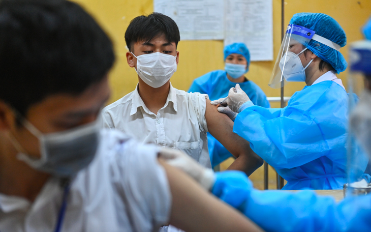 Hà Nội thêm 285 ca nhiễm mới, 159 ca cộng đồng; gần 50% trẻ 15-17 tuổi đã tiêm vaccine COVID-19 
