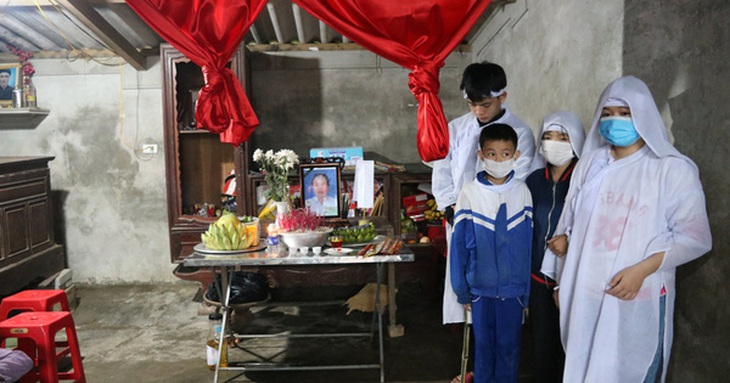 Mồ côi mẹ, bố mất tích, 4 đứa trẻ bơ vơ không biết nương tựa vào đâu