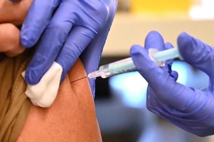 Áo: Người từ chối tiêm vaccine COVID-19 sẽ bị phạt hơn 4.000 USD - Ảnh 2. Áo: Người từ chối tiêm vaccine COVID-19 sẽ bị phạt hơn 4.000 USD - Ảnh 2.