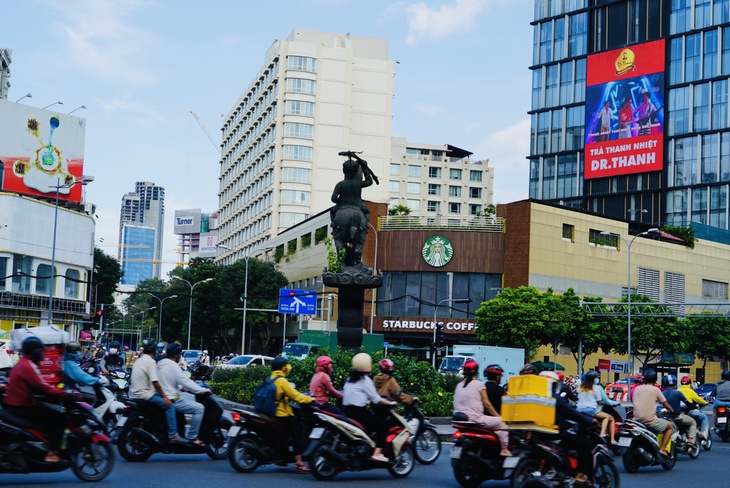F0 tăng, TP.HCM kiểm soát chặt chẽ di biến động dân cư - Ảnh 1.