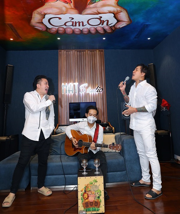 Trong dịch COVID-19, văn nghệ sĩ tô đậm bản sắc văn hóa người Việt - Ảnh 5. Trong dịch COVID-19, văn nghệ sĩ tô đậm bản sắc văn hóa người Việt - Ảnh 5.