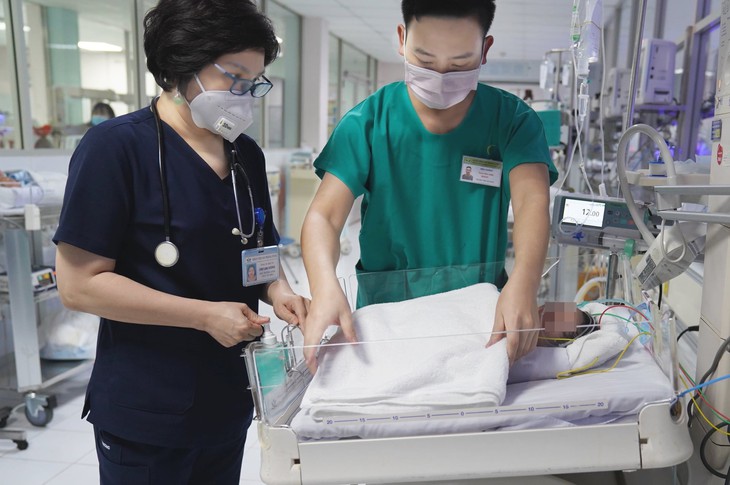 SOS: Cho con uống sữa theo mẹo, bé 2 ngày tuổi suy hô hấp, phải cấp cứu và theo dõi ngộ độc sái thuốc phiện - Ảnh 3.