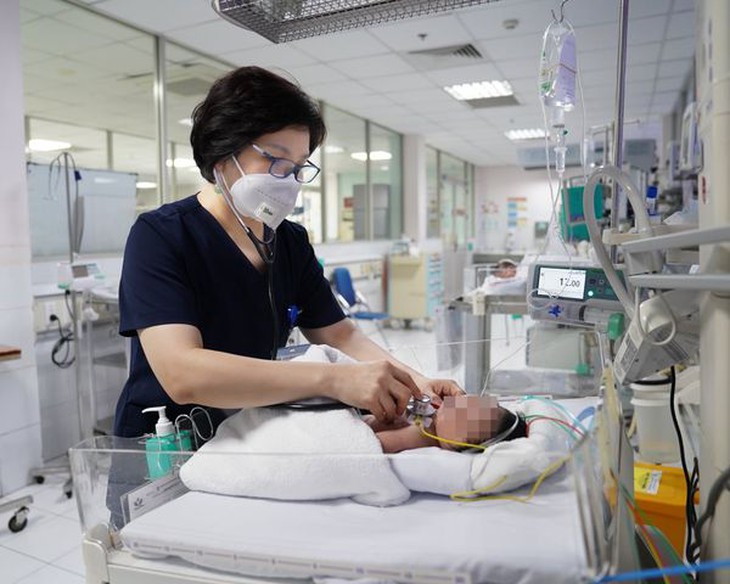 SOS: Cho con uống sữa theo mẹo, bé 2 ngày tuổi suy hô hấp, phải cấp cứu và theo dõi ngộ độc sái thuốc phiện - Ảnh 1.