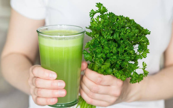 5 lợi ích sức khỏe tuyệt vời của nước ép cần tây