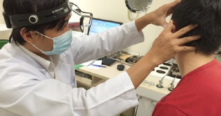 Mắc bệnh ở tai có thể gây liệt mặt và những điều cần lưu ý - Ảnh 2.