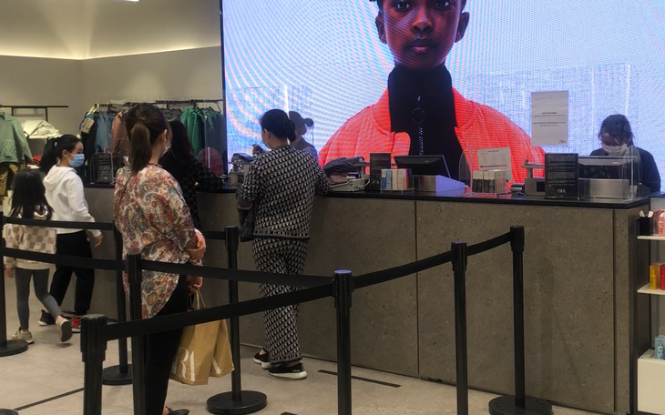 Hà Nội: Người dân có còn hào hứng với Black Friday năm nay?