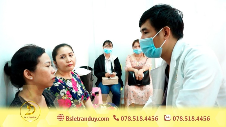 Lấy mỡ bọng mắt đẹp chỉ sau 30 phút - Ảnh 1.