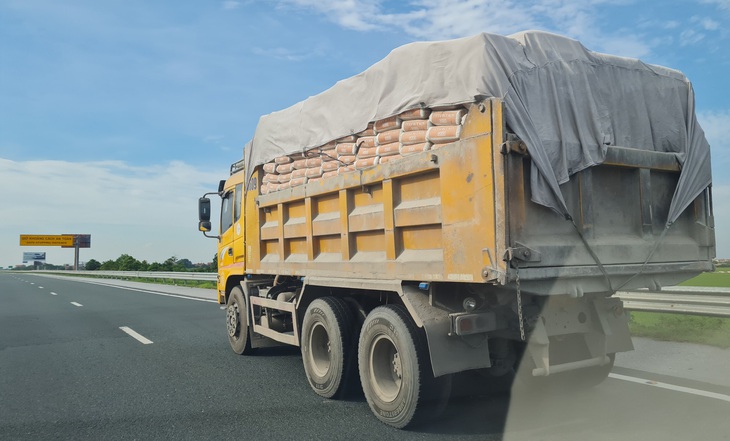 Bộ GTVT yêu cầu ngăn xe quá tải gia tăng sau giãn cách xã hội - Ảnh 4. Bộ GTVT yêu cầu ngăn xe quá tải gia tăng sau giãn cách xã hội - Ảnh 4.