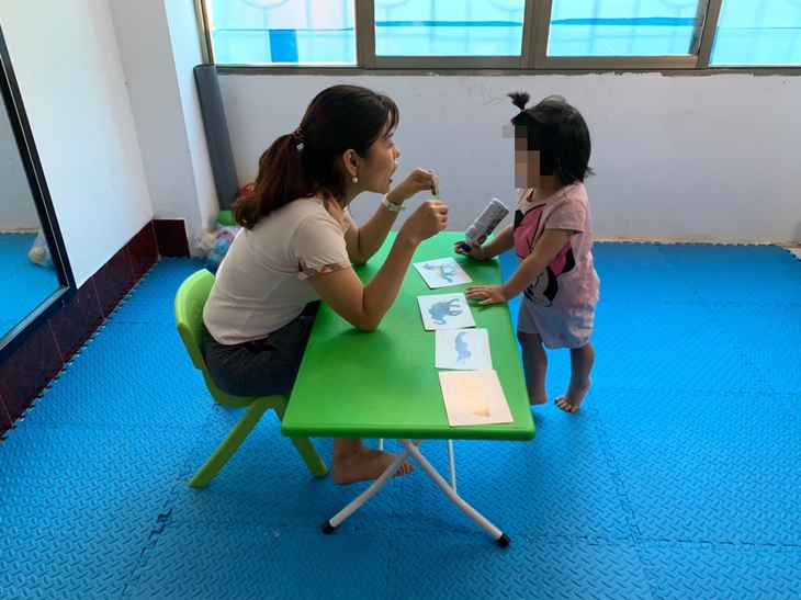Trẻ chậm nói vì nghỉ dịch COVID-19 dài ngày - Phụ huynh phải làm gì? - Ảnh 4.