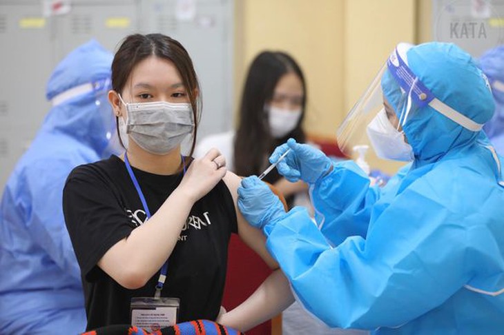 Bộ Y tế: Rà soát, tổ chức tiêm vét vaccine phòng COVID-19 đủ liều cho người từ 12 tuổi trở lên - Ảnh 1. Bộ Y tế: Rà soát, tổ chức tiêm vét vaccine phòng COVID-19 đủ liều cho người từ 12 tuổi trở lên - Ảnh 1.