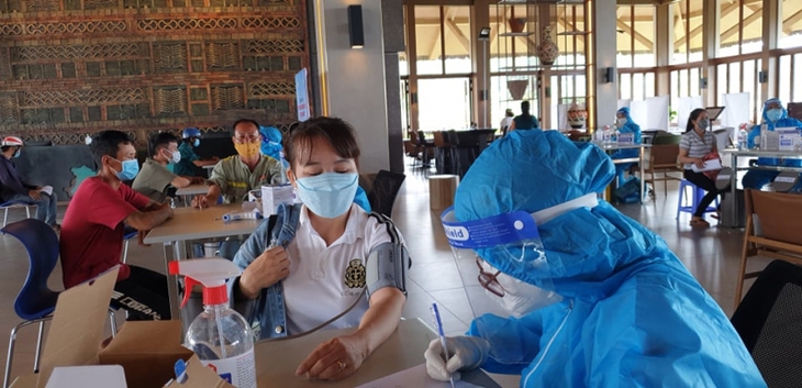 Kiên Giang hạn chế nhiều hoạt động đối với những người chưa tiêm vaccine phòng COVID-19 từ 31/12 - Ảnh 1. Kiên Giang hạn chế nhiều hoạt động đối với những người chưa tiêm vaccine phòng COVID-19 từ 31/12 - Ảnh 1.