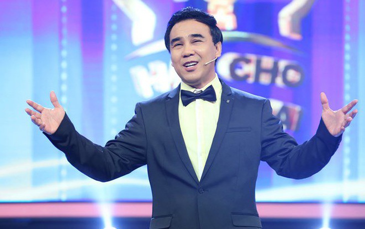 MC Quyền Linh mắc COVID-19 phải thở máy? Hãy xem ngay livestream của anh ấy!