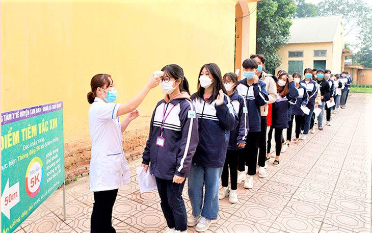 Vĩnh Phúc thêm ca mắc mới, gần 60.000 trẻ em được tiêm phòng trong đợt 1 - Ảnh 2. Vĩnh Phúc thêm ca mắc mới, gần 60.000 trẻ em được tiêm phòng trong đợt 1 - Ảnh 2.