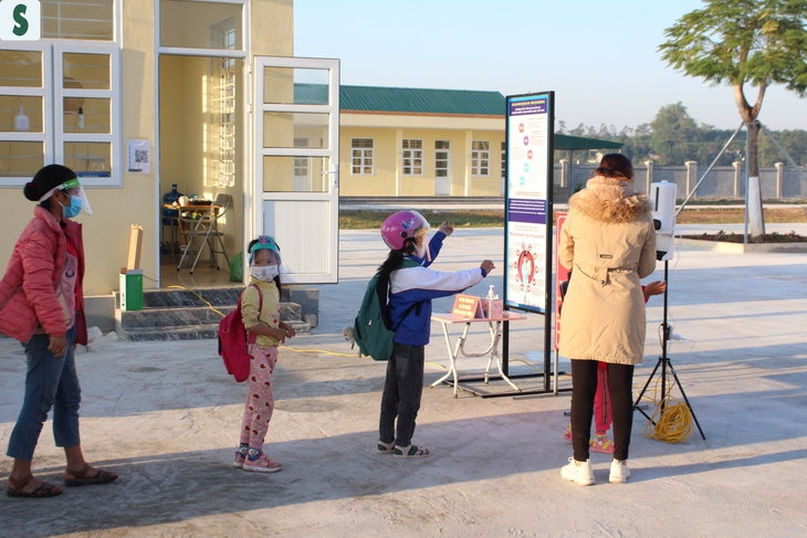 Quảng Ninh: Hình ảnh ngày đầu học sinh nơi ổ dịch Hải Hà trở lại trường học - Ảnh 1. Quảng Ninh: Hình ảnh ngày đầu học sinh nơi ổ dịch Hải Hà trở lại trường học - Ảnh 1.