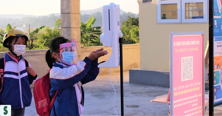 Quảng Ninh: Hình ảnh ngày đầu học sinh nơi ổ dịch Hải Hà trở lại trường học - Ảnh 8. Quảng Ninh: Hình ảnh ngày đầu học sinh nơi ổ dịch Hải Hà trở lại trường học - Ảnh 8.
