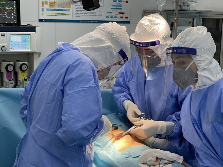Bệnh viện 'thích ứng an toàn' trong bối cảnh COVID-19, đảm bảo khám chữa bệnh cho người dân - Ảnh 2. Bệnh viện 'thích ứng an toàn' trong bối cảnh COVID-19, đảm bảo khám chữa bệnh cho người dân - Ảnh 2.