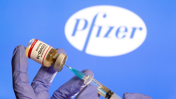 CDC Mỹ khuyến nghị tiêm vaccine ngừa COVID-19 cho trẻ từ 5-11 tuổi - Ảnh 2. CDC Mỹ khuyến nghị tiêm vaccine COVID-19 của Pfizer/BioNTech cho trẻ trong nhóm 5-11 tuổi. Ảnh: Reuters