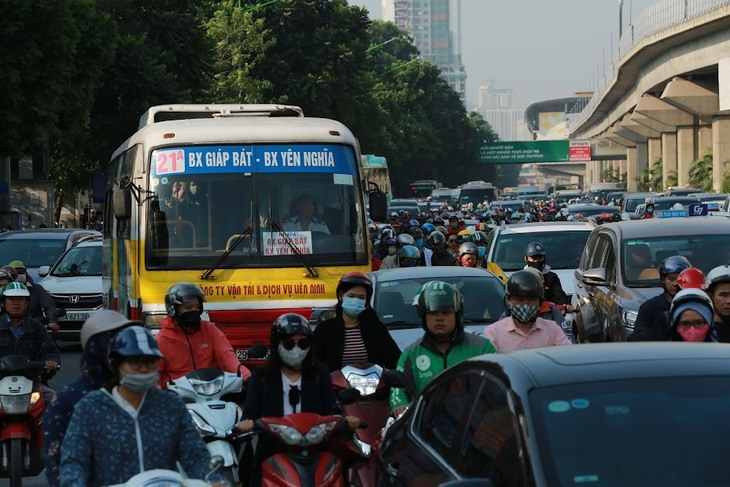 Thu phí ô tô vào nội đô, vẫn còn nhiều băn khoăn - Ảnh 2.