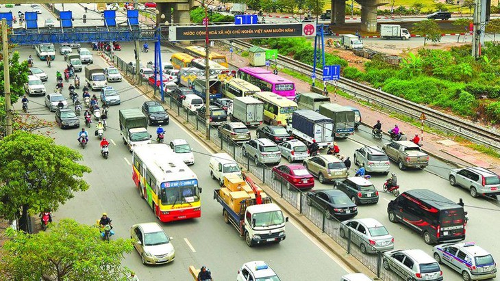 Thu phí ô tô vào nội đô, vẫn còn nhiều băn khoăn - Ảnh 1.