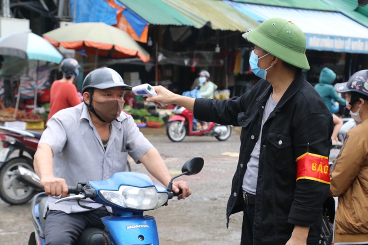Nghệ An: Siết chặt việc tập trung đông người sau Tết khi số ca mắc liên tục lập đỉnh - Ảnh 2.