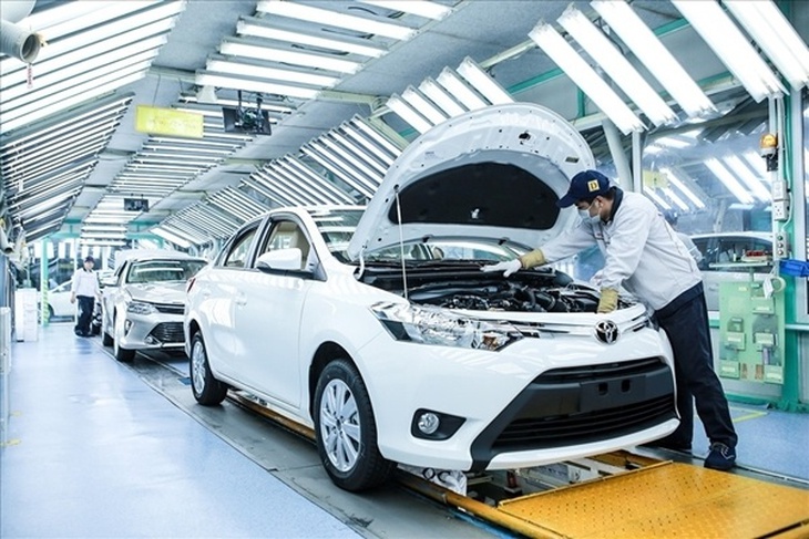 Tháng 12/2021, giảm 50% lệ phí trước bạ với ô tô sản xuất trong nước, nhiều quy định mới với công chức, viên chức - Ảnh 1.