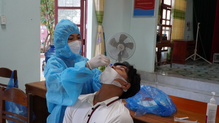 Thêm 23 ca mắc trong cộng đồng, Quảng Bình điều chỉnh cấp độ dịch trên các địa bàn - Ảnh 1.