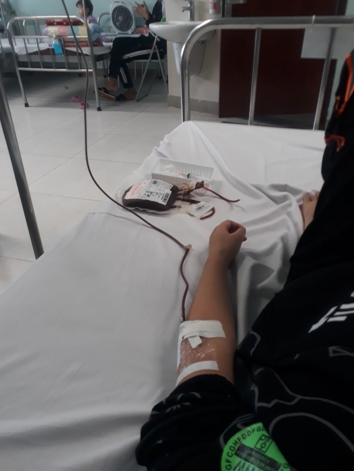 Bé trai 8 tuổi bị bệnh hiểm nghèo cần được giúp đỡ - Ảnh 2.