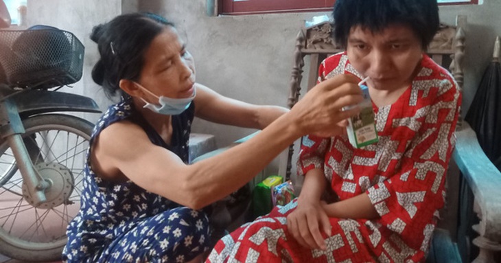 Người phụ nữ có chồng con lần lượt đổ bệnh nhận được nhiều sự quan tâm của mọi người