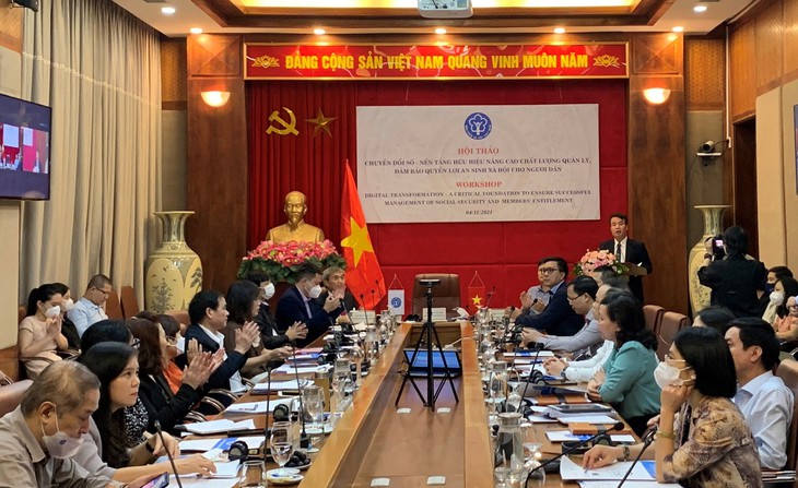 Bình quân mỗi cán bộ BHXH phải giải quyết khoảng 4 nghìn hồ sơ mỗi năm - Ảnh 1. Bình quân mỗi cán bộ BHXH phải giải quyết khoảng 4 nghìn hồ sơ mỗi năm - Ảnh 1.