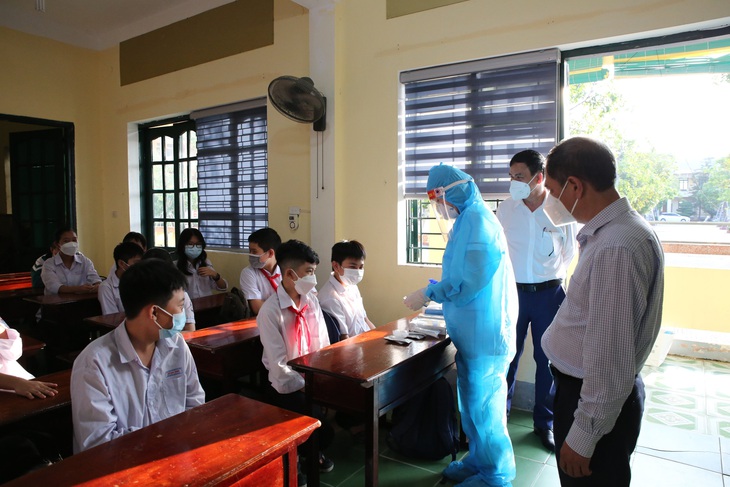Hàng ngàn học sinh ở Hà Tĩnh nghỉ học để phòng chống dịch - Ảnh 2.