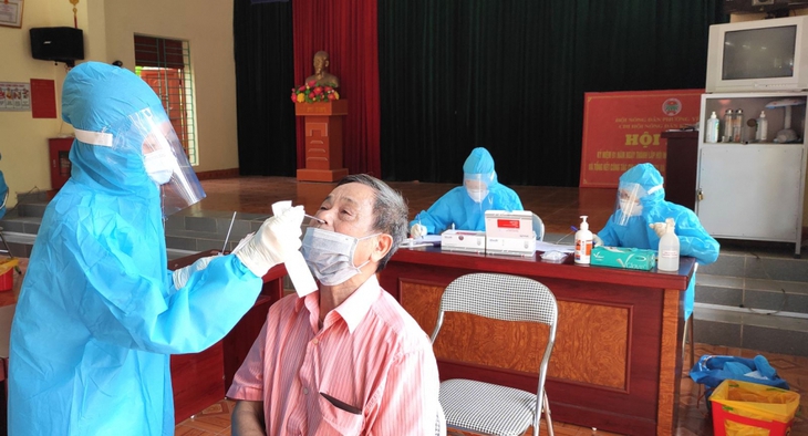Quảng Ninh phát hiện 9 trường hợp dương tính liên quan đến ổ dịch tại công ty Sao Vàng, Uông Bí - Ảnh 1. Quảng Ninh phát hiện 9 trường hợp dương tính liên quan đến ổ dịch tại công ty Sao Vàng, Uông Bí - Ảnh 1.
