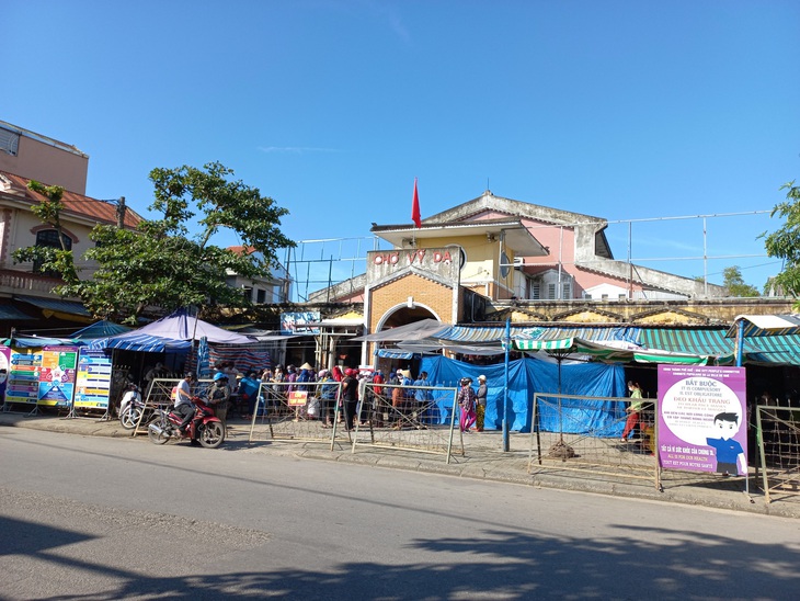 Huế thêm ca mắc trong cộng đồng, yêu cầu giám sát chặt người về từ các địa phương - Ảnh 2. Huế thêm ca mắc trong cộng đồng, yêu cầu giám sát chặt người về từ các địa phương - Ảnh 2.