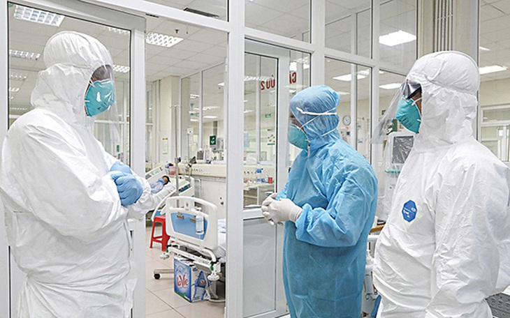 Sáng 6/11: Còn 420 bệnh nhân COVID-19 nặng phải thở máy, ECMO; gia tăng xã, phường ở cấp độ 4 về dịch 