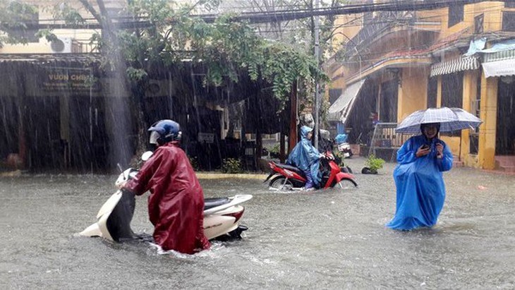 Các tỉnh Quảng Ninh đến Khánh Hòa đón đợt mưa dông lớn - Ảnh 1.