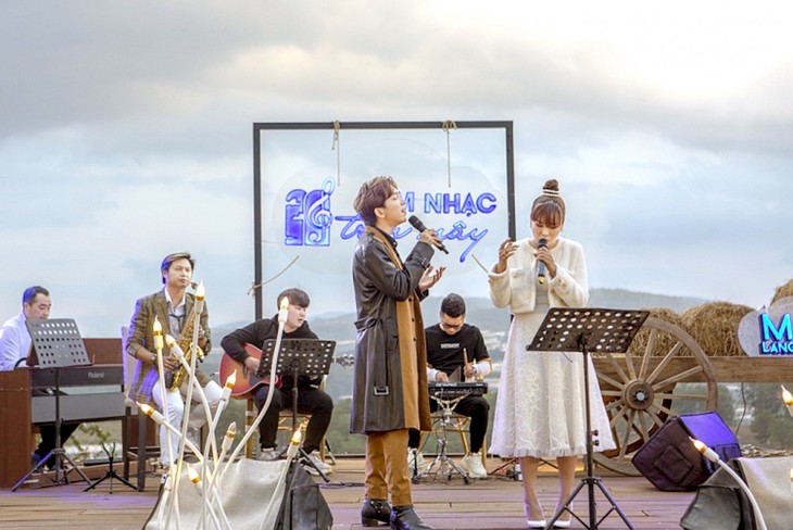 Nhạc Hoa lời Việt nở rộ, nhạc Việt lời Hoa bắt đầu tỏa hương - Ảnh 2. Nhạc Hoa lời Việt nở rộ, nhạc Việt lời Hoa bắt đầu tỏa hương - Ảnh 2.