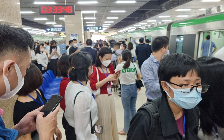 Trải nghiệm trên chuyến tàu Cát Linh - Hà Đông sau 10 năm chờ đợi