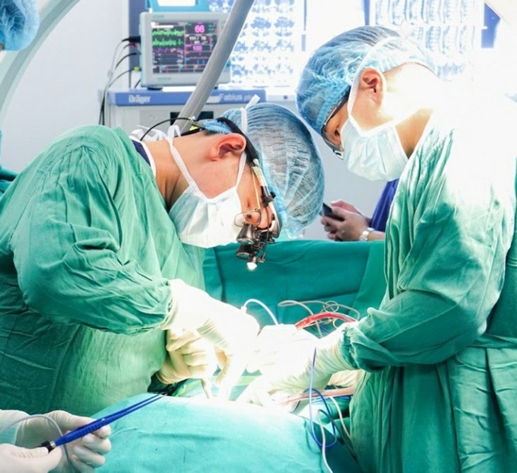 Ai cần phẫu thuật thay đĩa đệm nhân tạo cột sống cổ - Ảnh 8.
