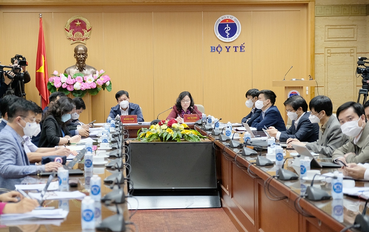 Thứ trưởng Bộ Y tế: Căn cứ vào cấp độ dịch, các địa phương có kế hoạch cho trẻ đi học cụ thể - Ảnh 1.