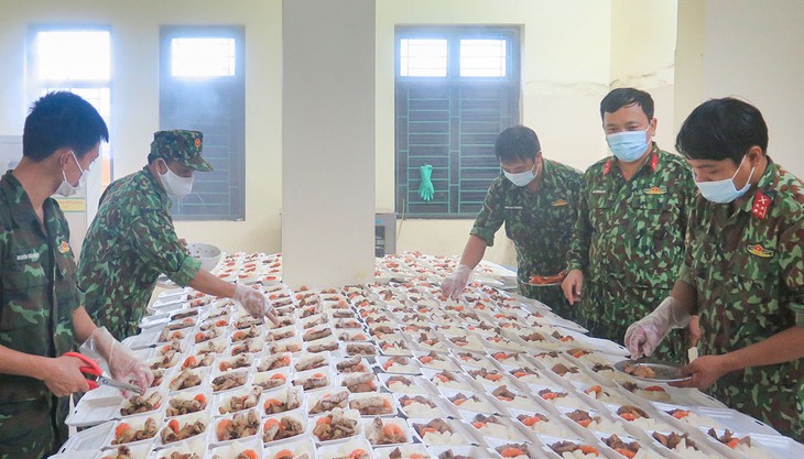 Hà Nam: Tình nguyện vào khu điều trị F0 chăm con nhỏ, nhiều phụ huynh bị lây nhiễm COVID-19 - Ảnh 3. Hà Nam: Tình nguyện vào khu điều trị F0 chăm con nhỏ, nhiều phụ huynh bị lây nhiễm COVID-19 - Ảnh 3.