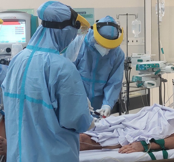 Bệnh viện tuyến tỉnh sẵn sàng "tách đôi" điều trị tốt cho bệnh nhân COVID-19 - Ảnh 5. Bệnh viện tuyến tỉnh sẵn sàng "tách đôi" điều trị tốt cho bệnh nhân COVID-19 - Ảnh 5.