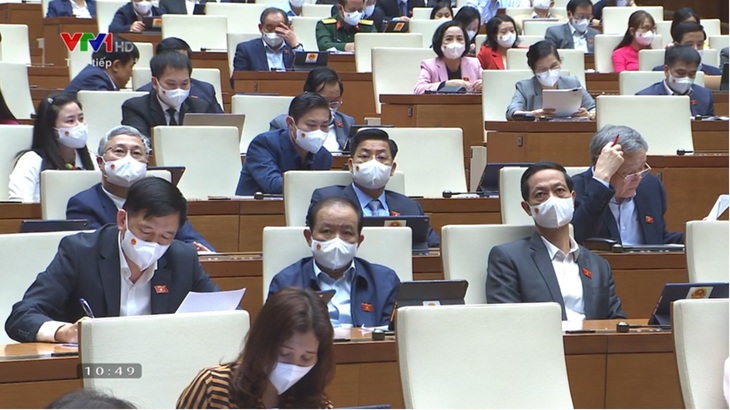 Học trực tuyến kéo dài gây lo ngại các vấn đề sức khỏe - Ảnh 1.