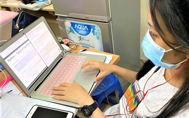 Cảnh báo sinh viên bị rối loạn giấc ngủ, thiếu định hướng trong học tập và cuộc sống khi học trực tuyến