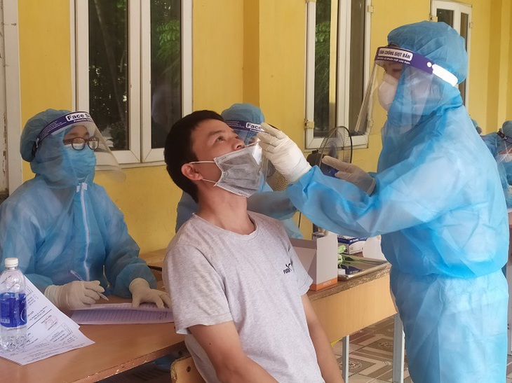 Chi trả chế độ BHXH ốm đau do mắc COVID-19 trong tháng 4 tăng đột biến, vì sao?
 - Ảnh 1.