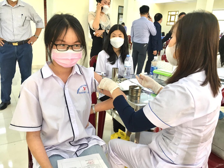 Thanh Hóa: Tiến hành tiêm 117.000 liều vắc xin Pfizer cho trẻ em - Ảnh 3.