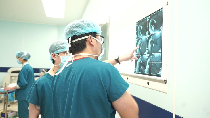 Ca phẫu thuật chấn thương vai của thủ môn Văn Toản thành công tốt đẹp - Ảnh 4.